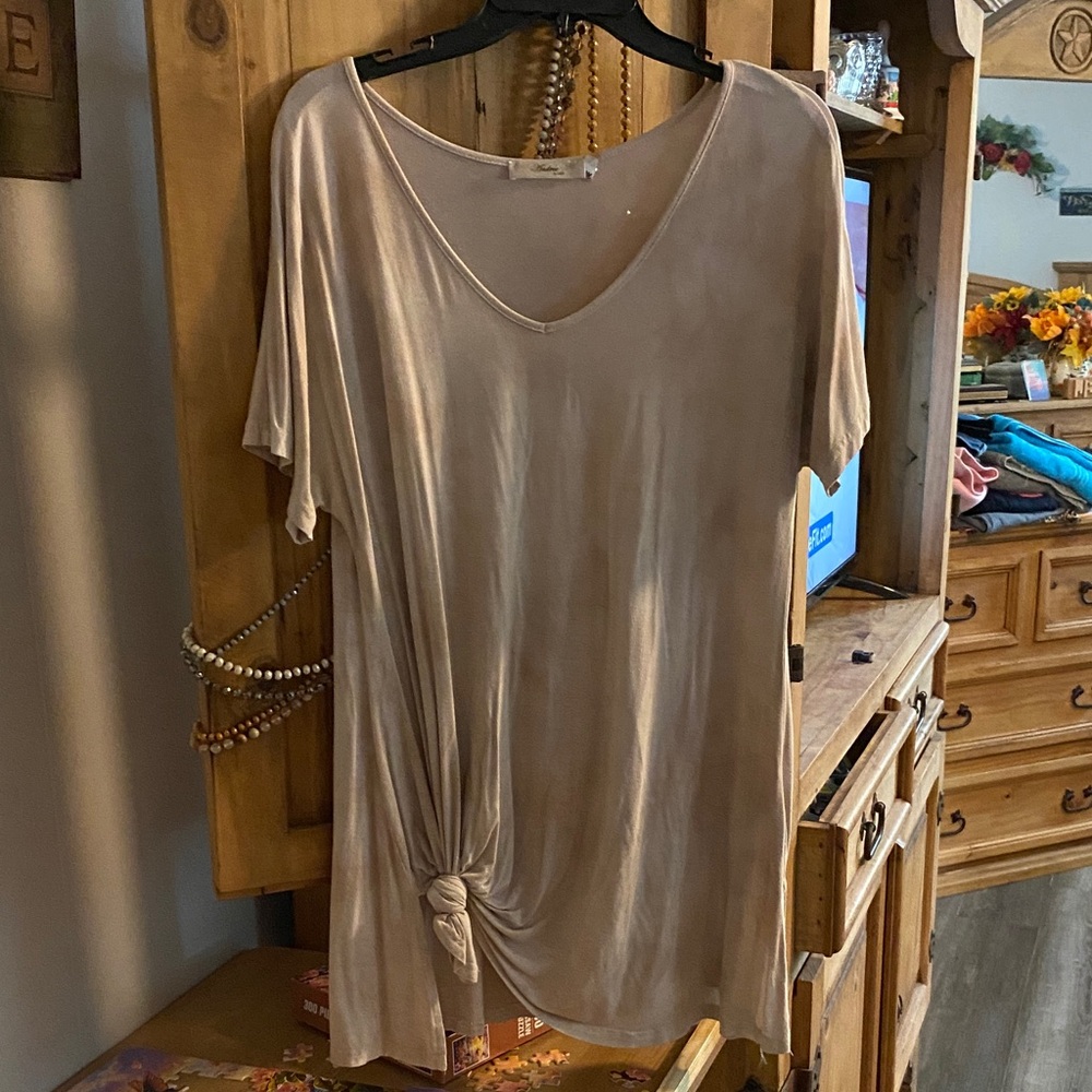 ANDREE BY UNIT Tan Short Sleeve Top